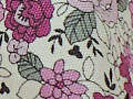 ピンクの花とクロネコの柄のテトラポーチの写真